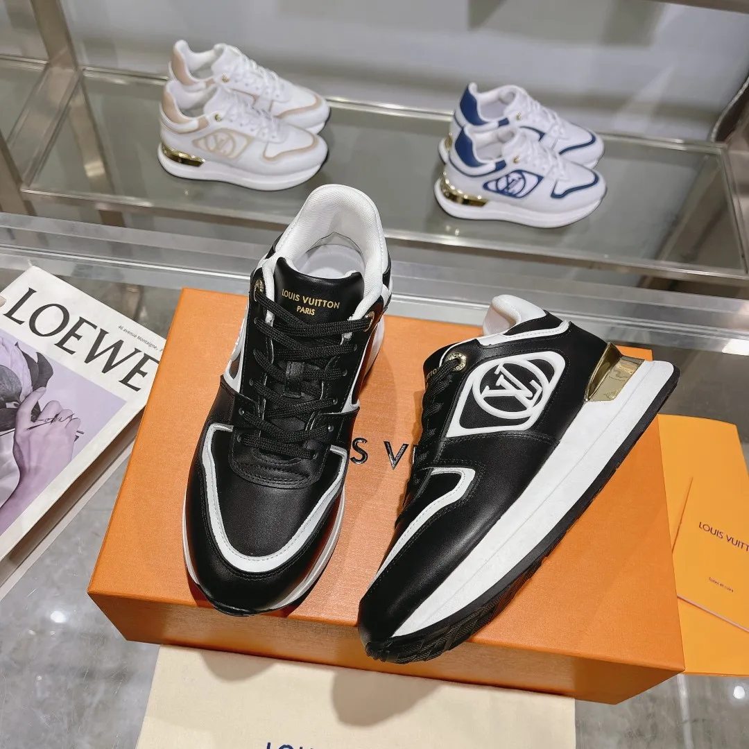 [L Family] P: 760💰Size 35-42 for women, 39-46 for men, (41.42 for women, 45.46 for men, customized) .LV Donkey Brand 🔥🔥LOUIS VUITTON Louis Vuitton's official website synchronizes the 2025 autumn and winter couple's models, which are now on the market, this Neo Run Away sneakers are inspired by running shoes, integrating LV's iconic must-have shoes into the trend. This version is a 1:1 replica of the original version. It is made of two-tone calfskin to highlight its simple lines and unique wedge outsole. Key details include the LV initials on the side and an engraved gold heel stabilizer on the back plus a 2cm hidden insole.